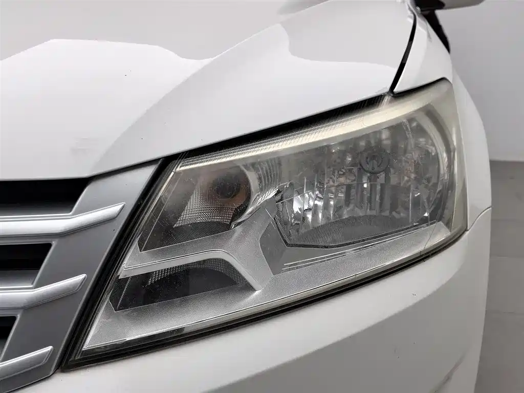 Volkswagen Santana 2013 1.6L Manual Trend Edition фото 7