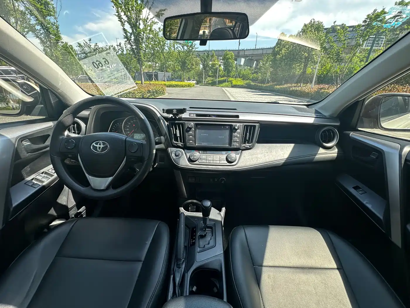 Toyota RAV4 Rongfang 2016 2.0L CVT 2WD Trend (China V) фото 8