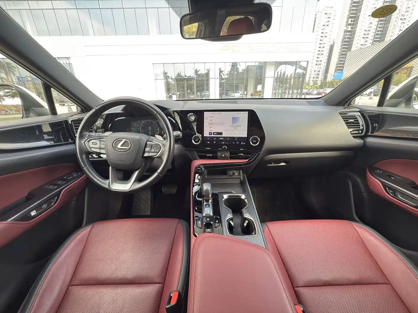 Lexus NX 2022 260 FWD Joy Creation Edition фото 16