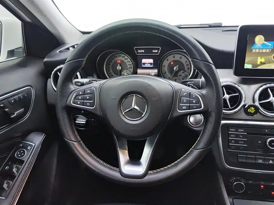 Mercedes-Benz GLA 2016 GLA 200 Dynamic фото 15