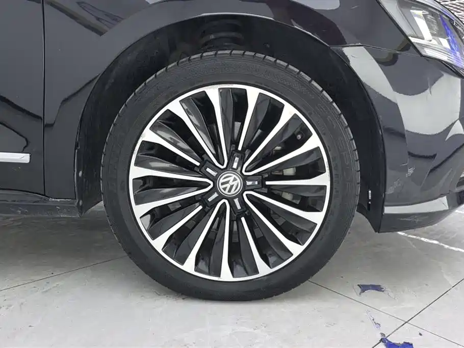Volkswagen Passat 2017 330TSI DSG Luxury фото 6