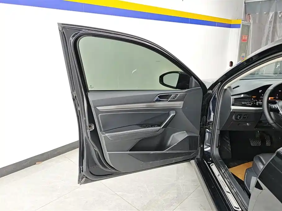 Volkswagen Lavida 2022 1.5L Auto Comfort Edition фото 7