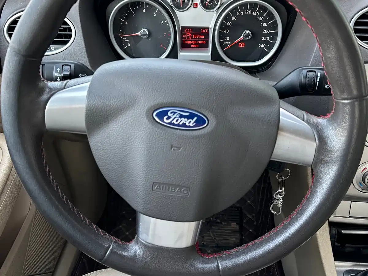 Фото 11 - Ford Focus