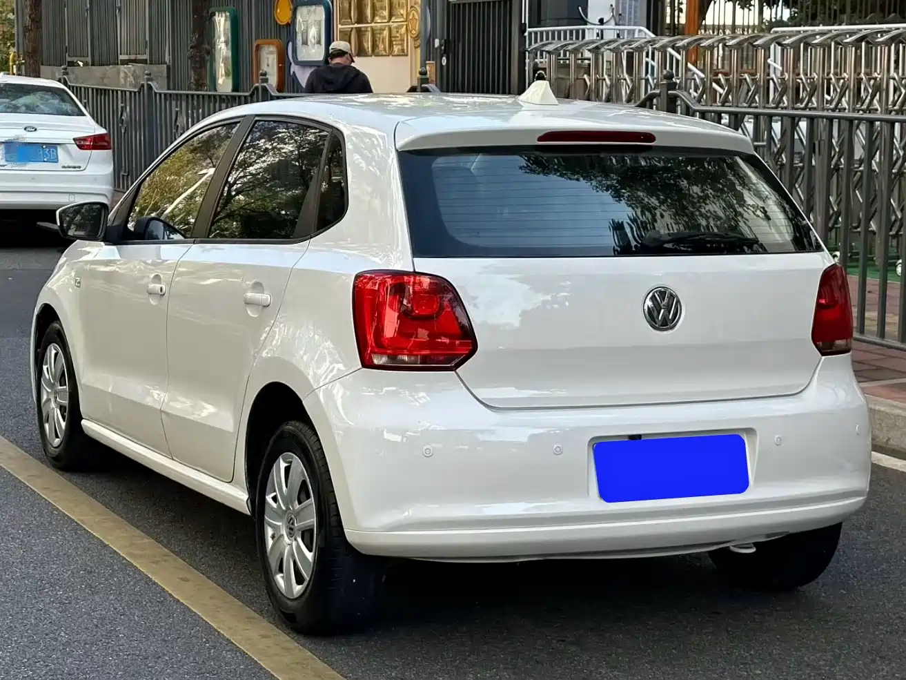 Volkswagen Polo 2011 1.4L Manual Joy Edition фото 5