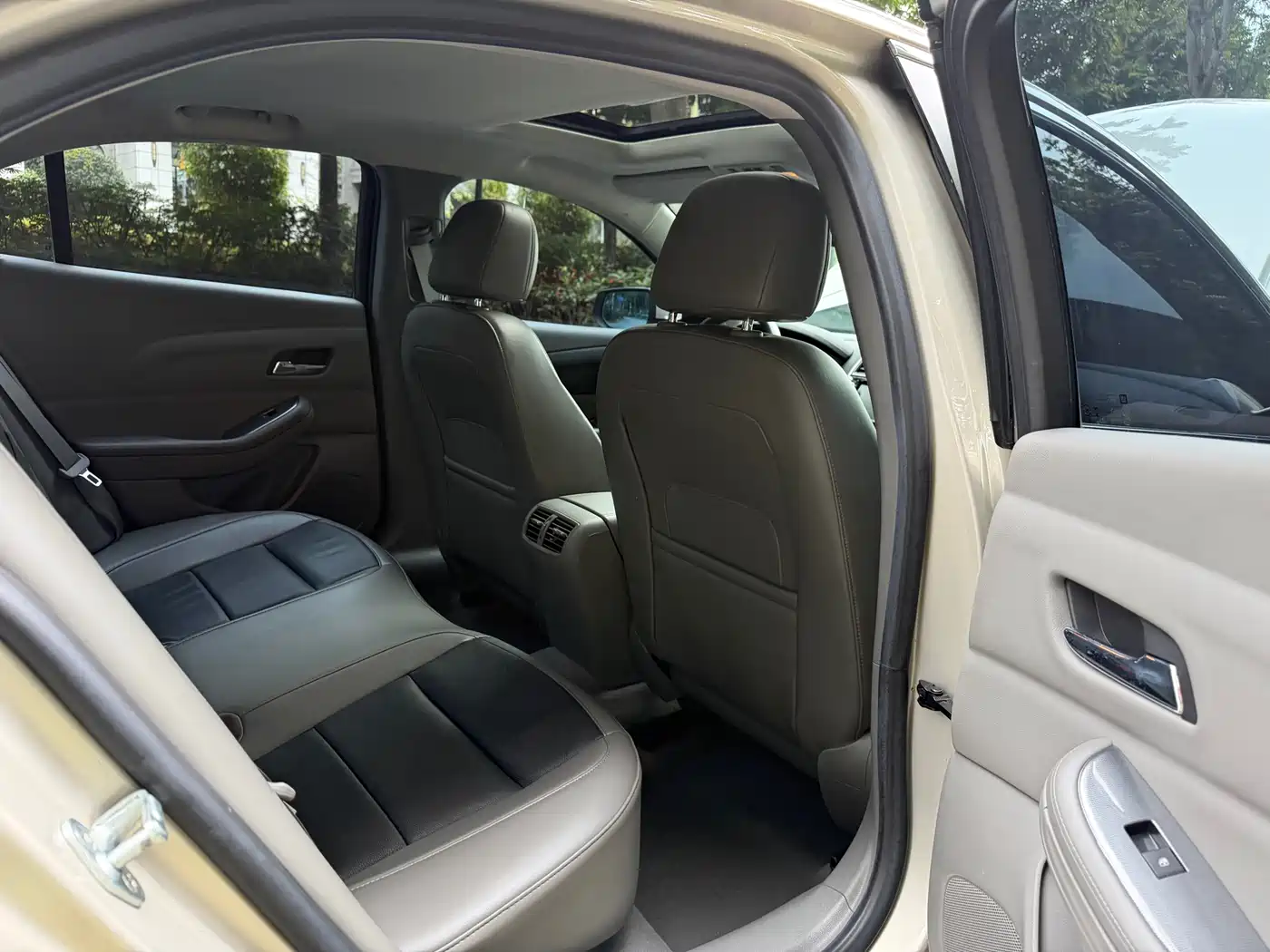 Chevrolet Malibu 2014 2.0L Automatic Luxury фото 9