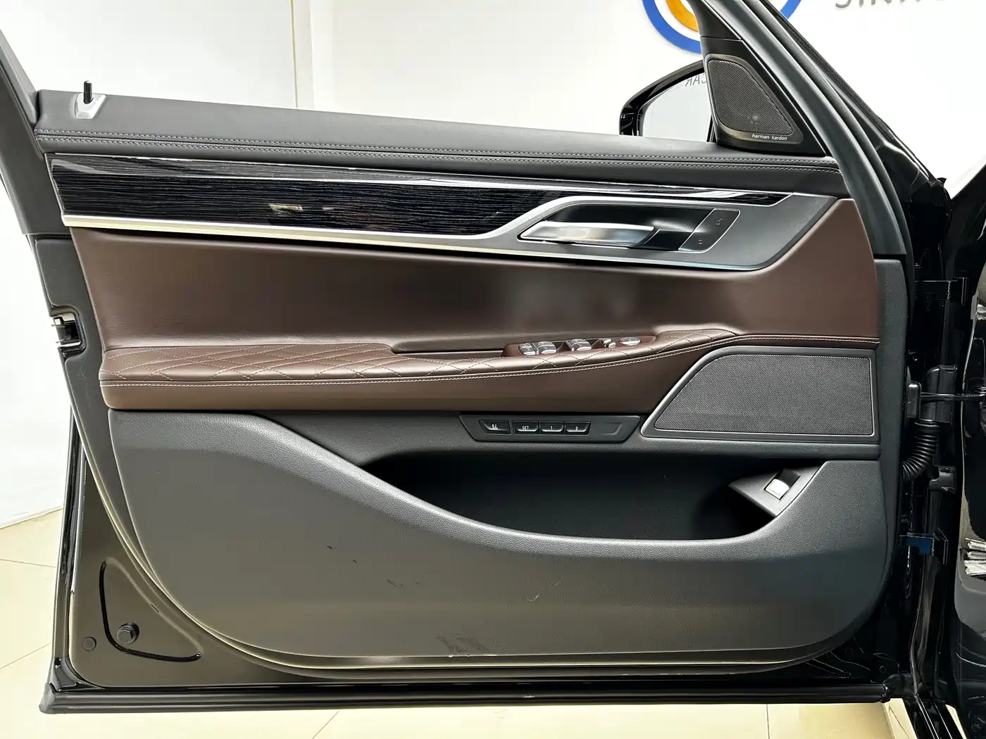 BMW 7 Series 2021 Model 730Li M Sport Package фото 4