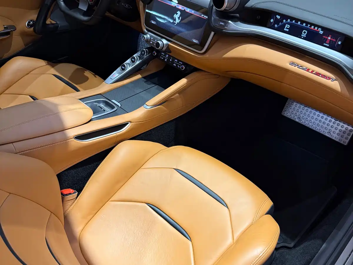 Ferrari GTC4Lusso 2017 3.9T V8 фото 10