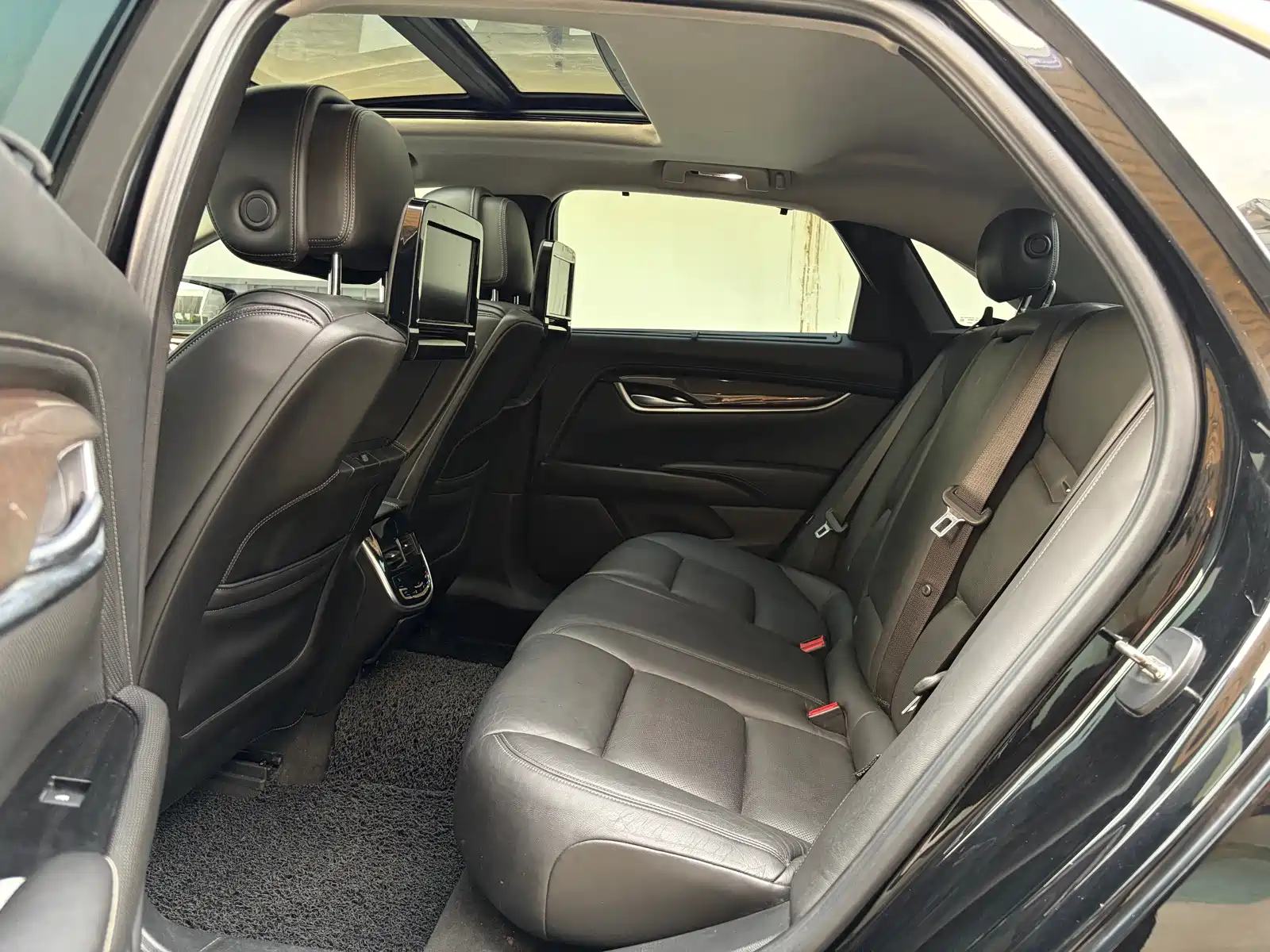 Photo 7 - Cadillac XTS