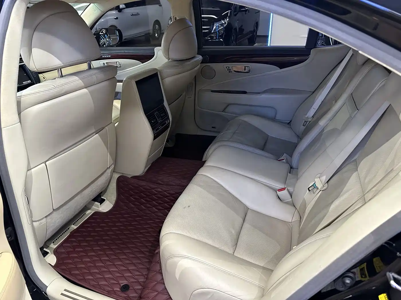 Lexus LS 2010 460L Luxury Edition фото 18