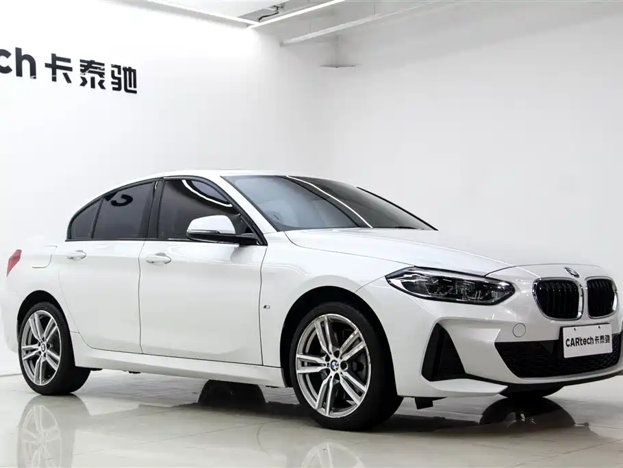 BMW 1 Series 2019 120i Leading M Sport Package фото 4