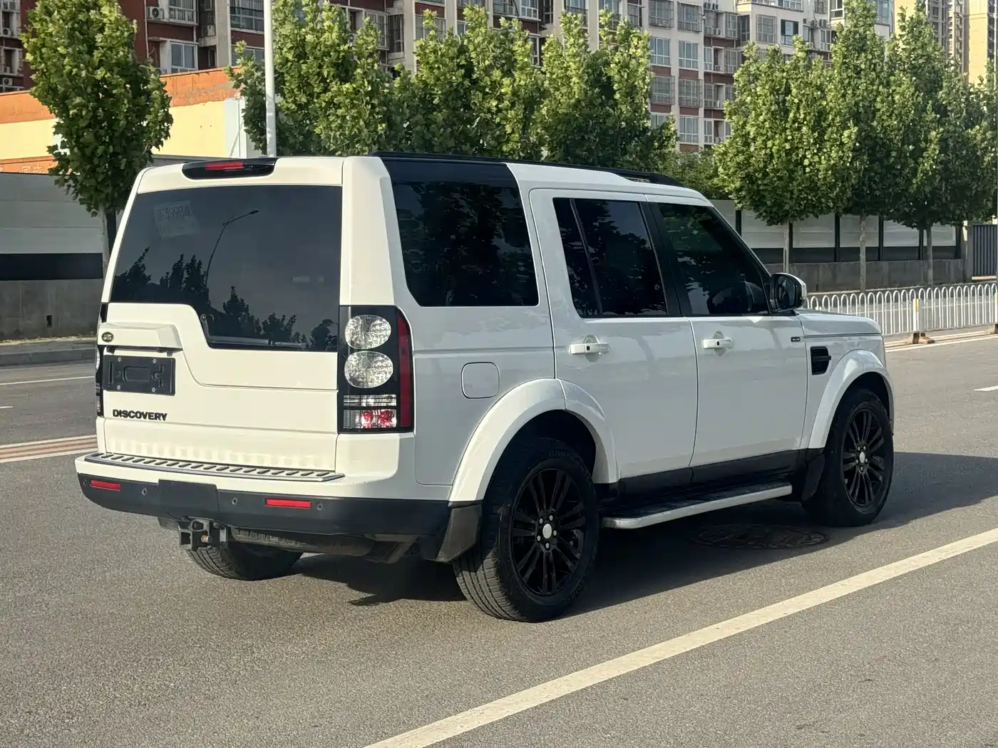 Land Rover Discovery 2015 3.0 SC V6 HSE фото 9