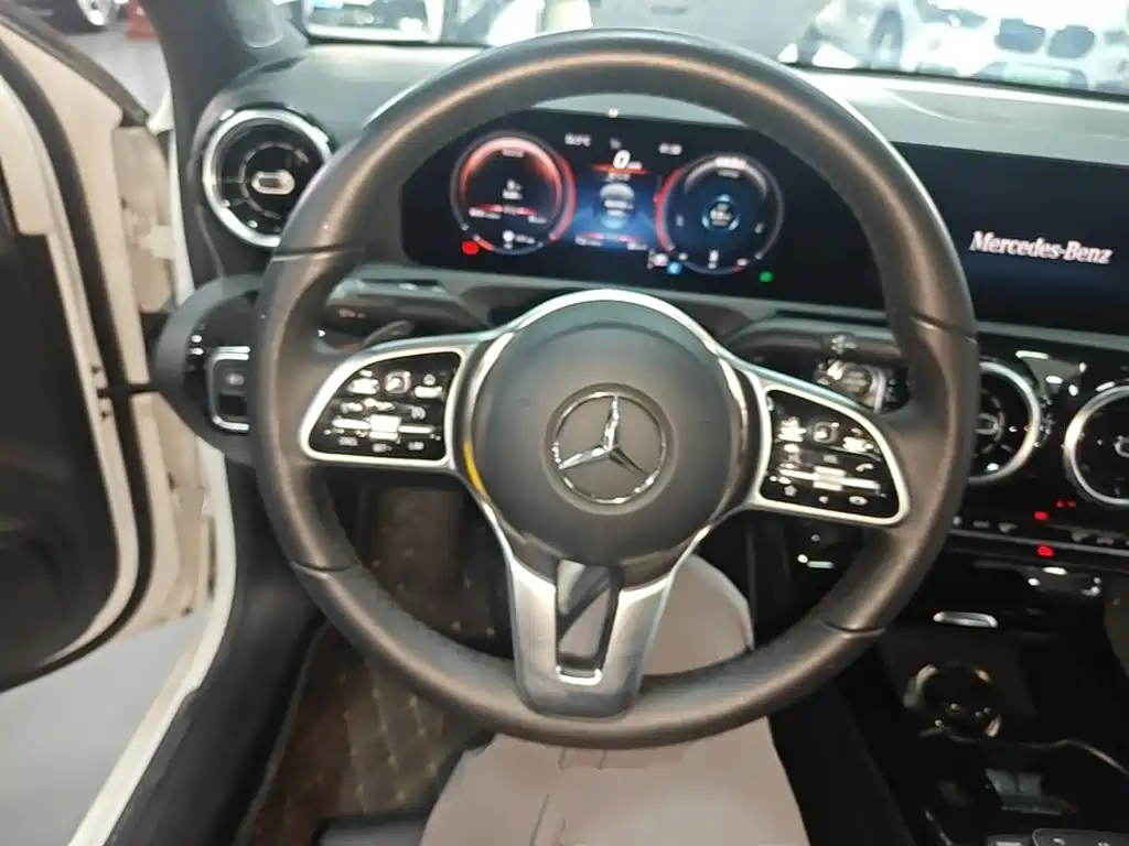MERCEDES-BENZ CLASS A