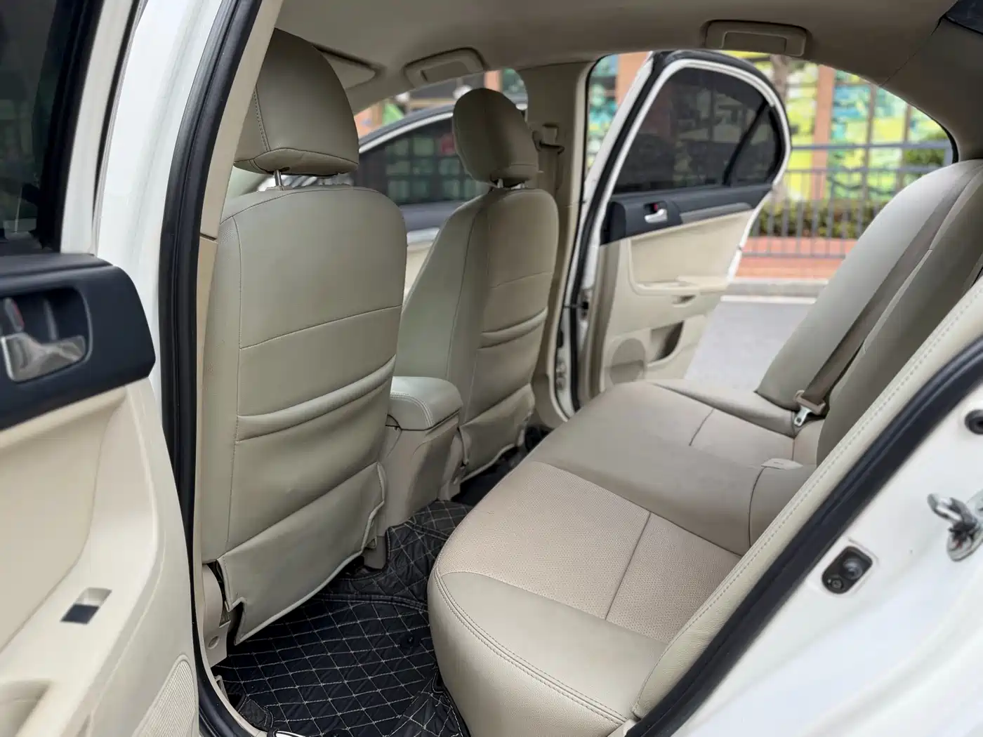 Mitsubishi Lancer EX 2010 Fashion Edition 1.8L CVT Comfort фото 6