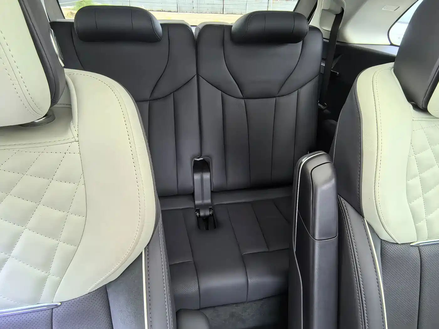 Фото 8 - Hongqi E-HS9