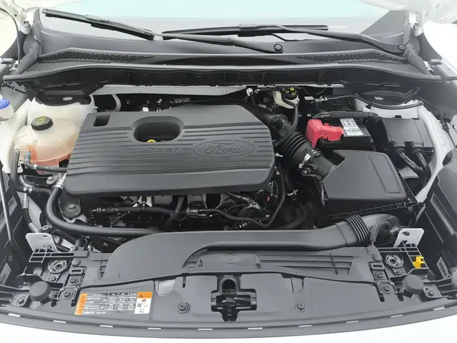 Photo 10 - Ford Escape