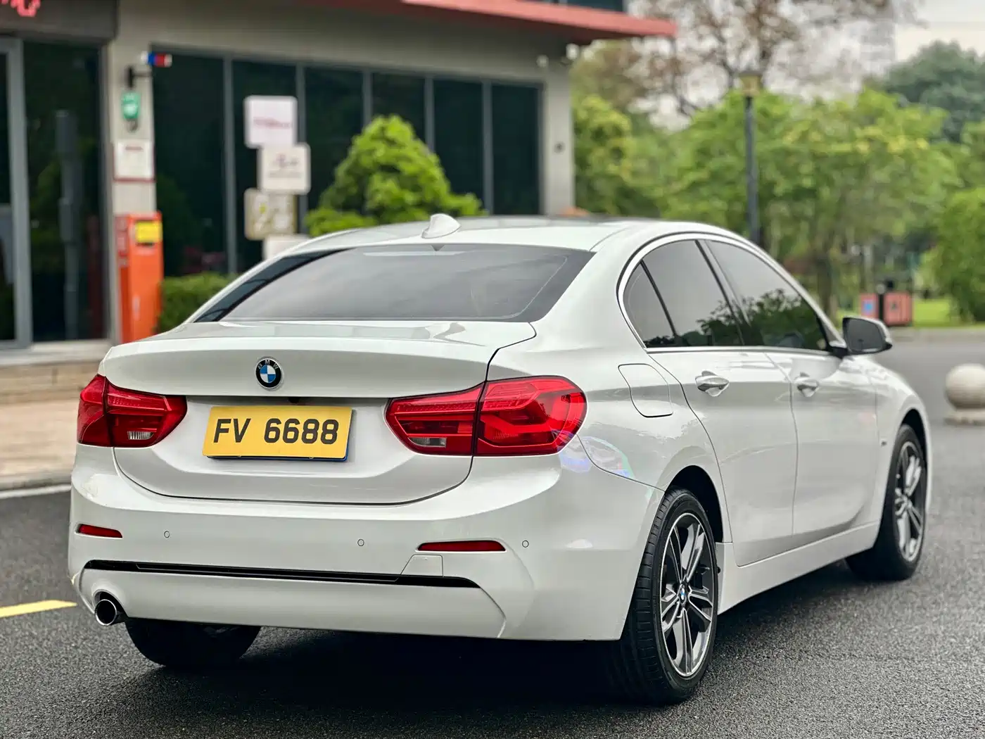 BMW 1 Series 2017 118i Sport фото 4
