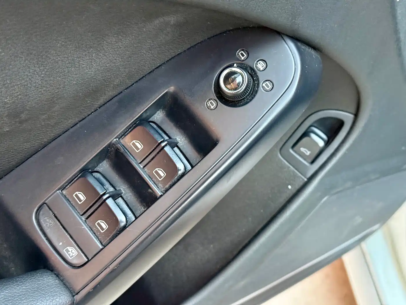 Audi A4L 2010 2.0 TFSI Standard фото 11