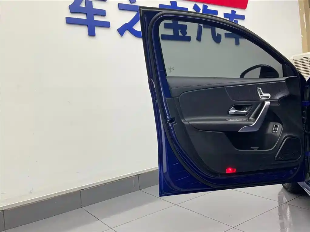 MERCEDES-BENZ A CLASS