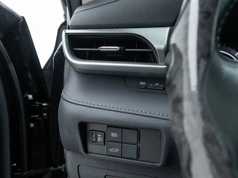 Toyota Highlander 2023 2.5L Smart Hybrid Dual Engine AWD Premium 7-Seater фото 24