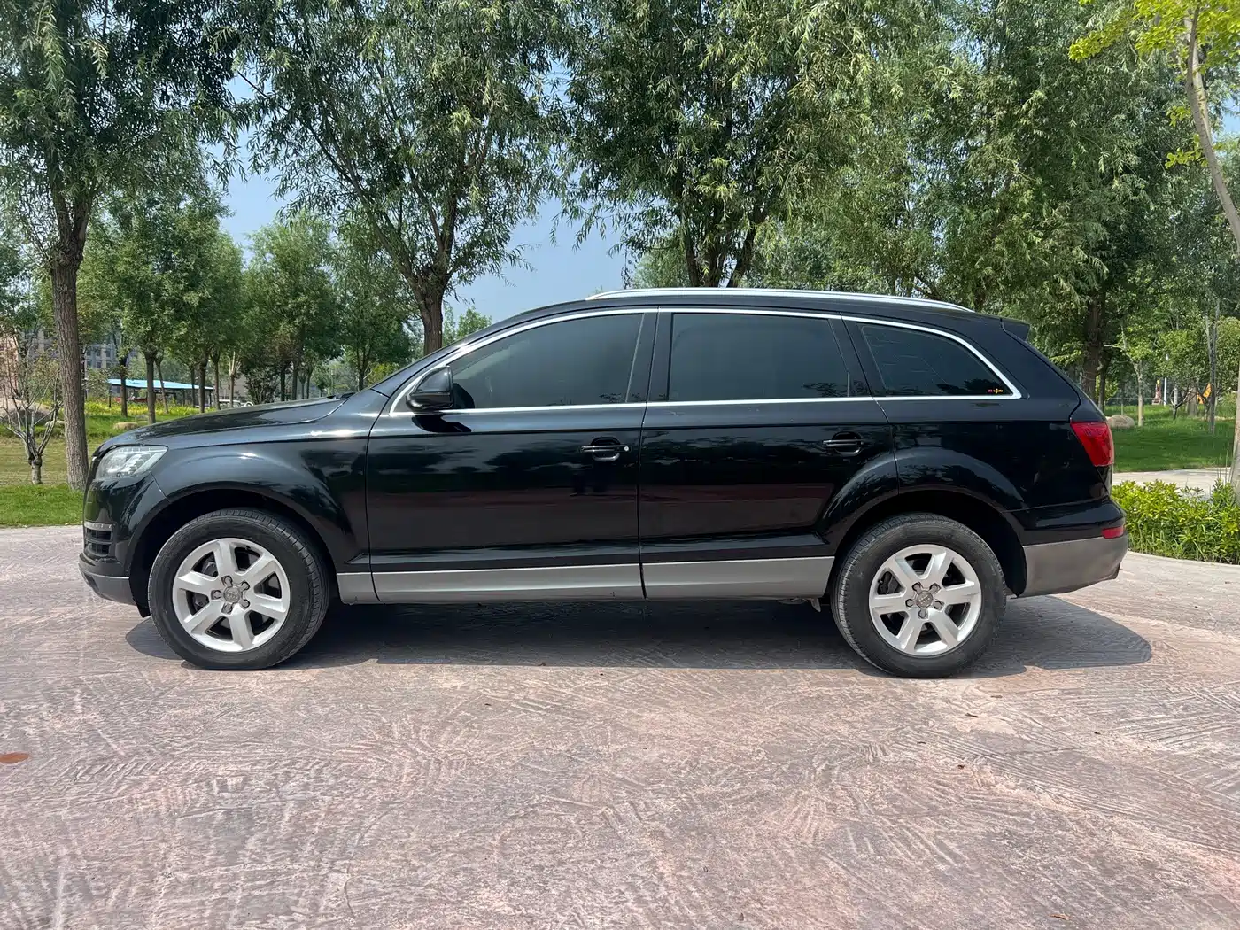 Photo 3 - Audi Q7