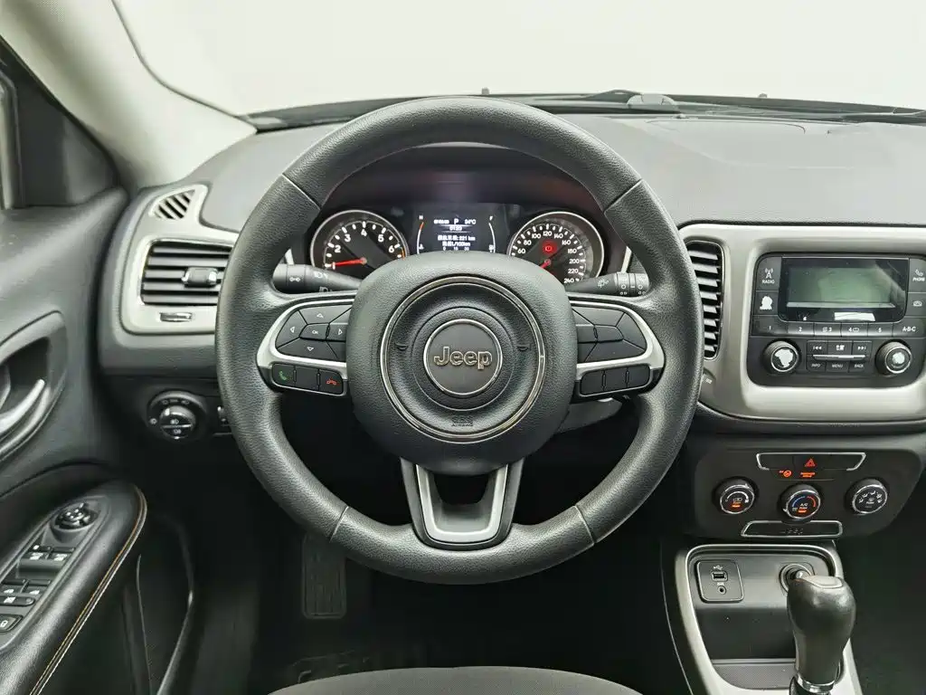 Фото 11 - Jeep Compass