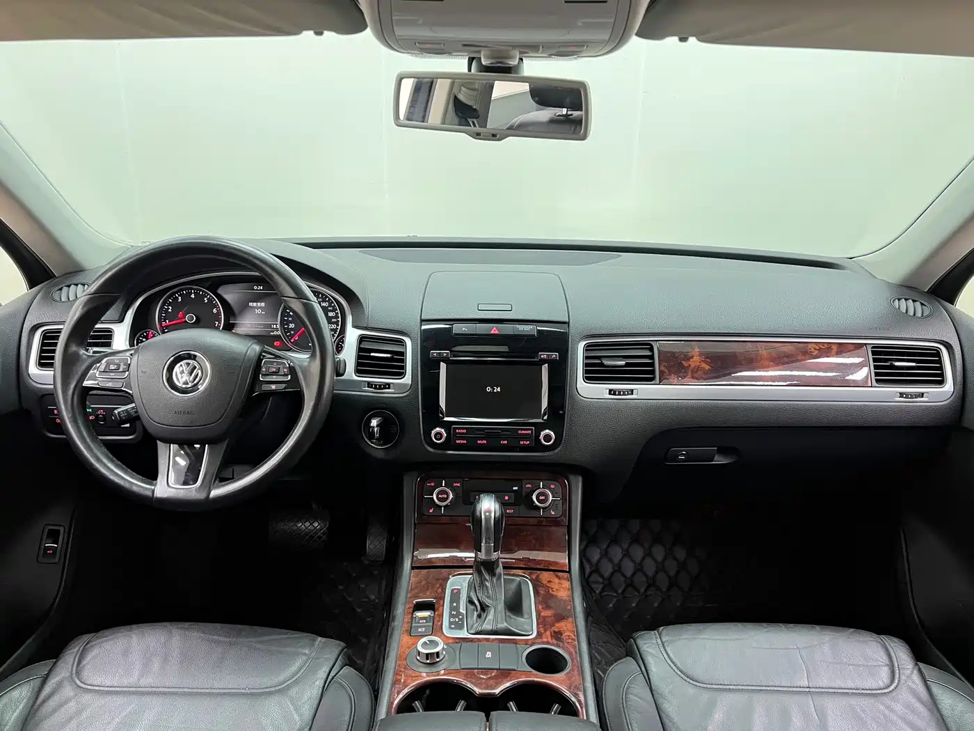 Volkswagen Touareg 2013 2011 3.0TSI Standard
