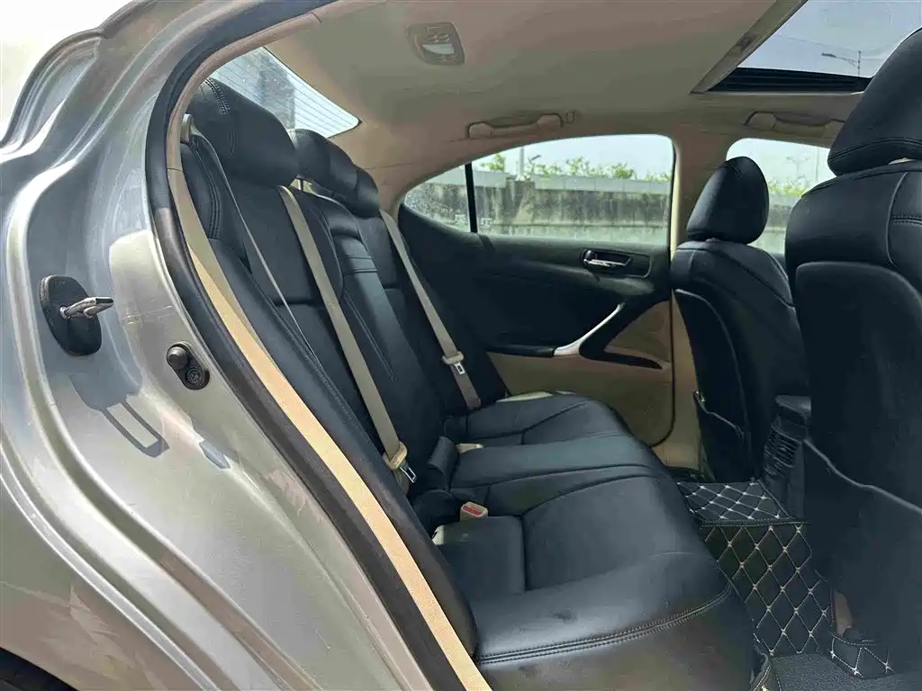 Фото 20 - Lexus IS