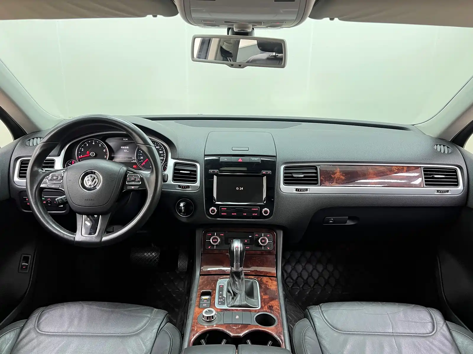 Фото 10 - Volkswagen Touareg