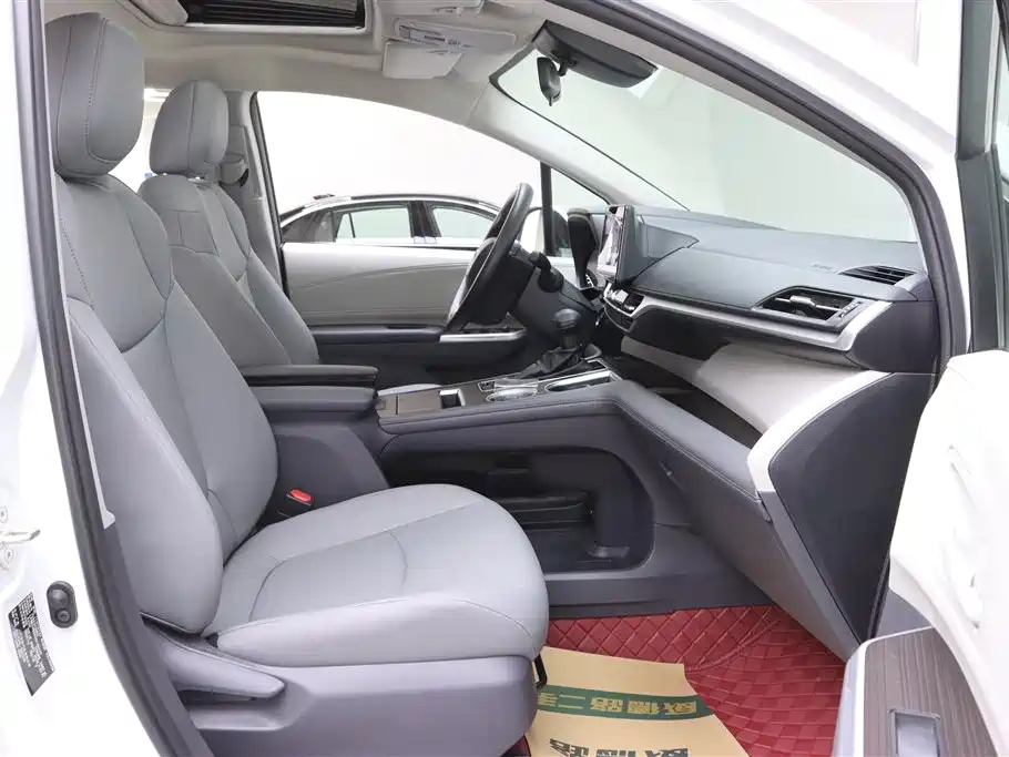 Toyota Granvia 2024 2.5L Hybrid Comfort фото 14
