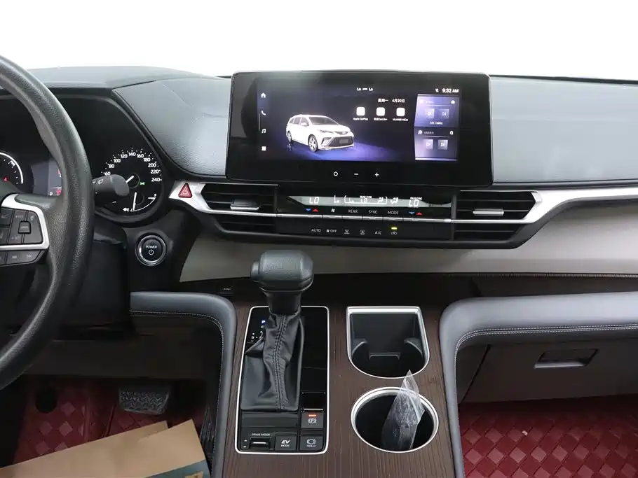 Toyota Granvia 2024 2.5L Hybrid Comfort фото 23