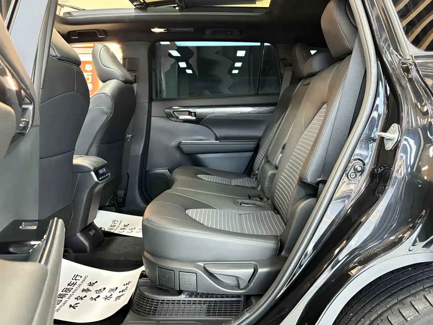 Toyota Crown Kluger 2023 2.5L HEV AWD Premium Edition фото 11