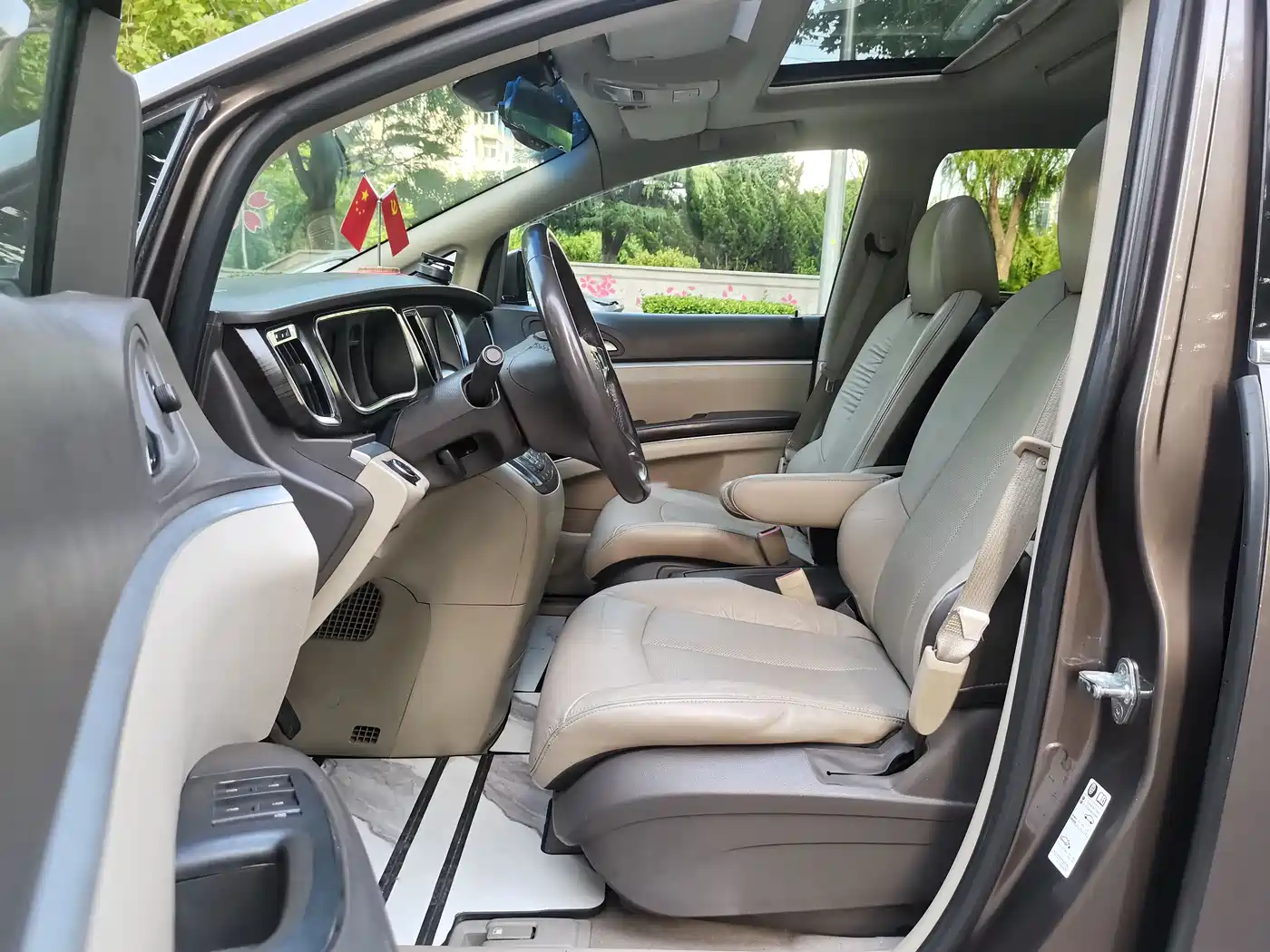 Buick GL8 2013 3.0L XT Luxury Business Flagship Edition фото 28