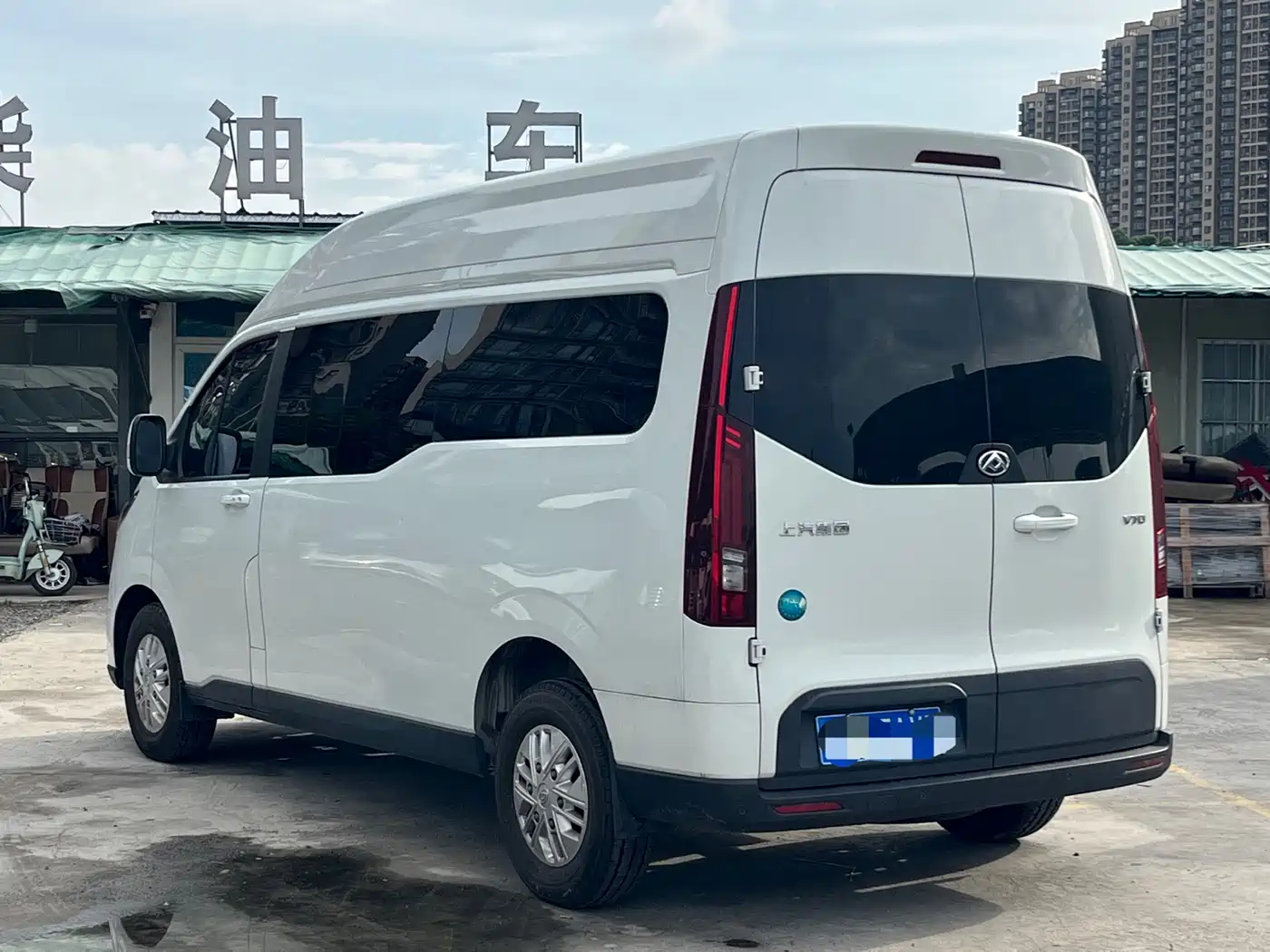 SAIC Maxus Xintu V70 2025 2025 Model 2.0T Manual Long Wheelbase Medium Roof Luxury Edition 9-Seater