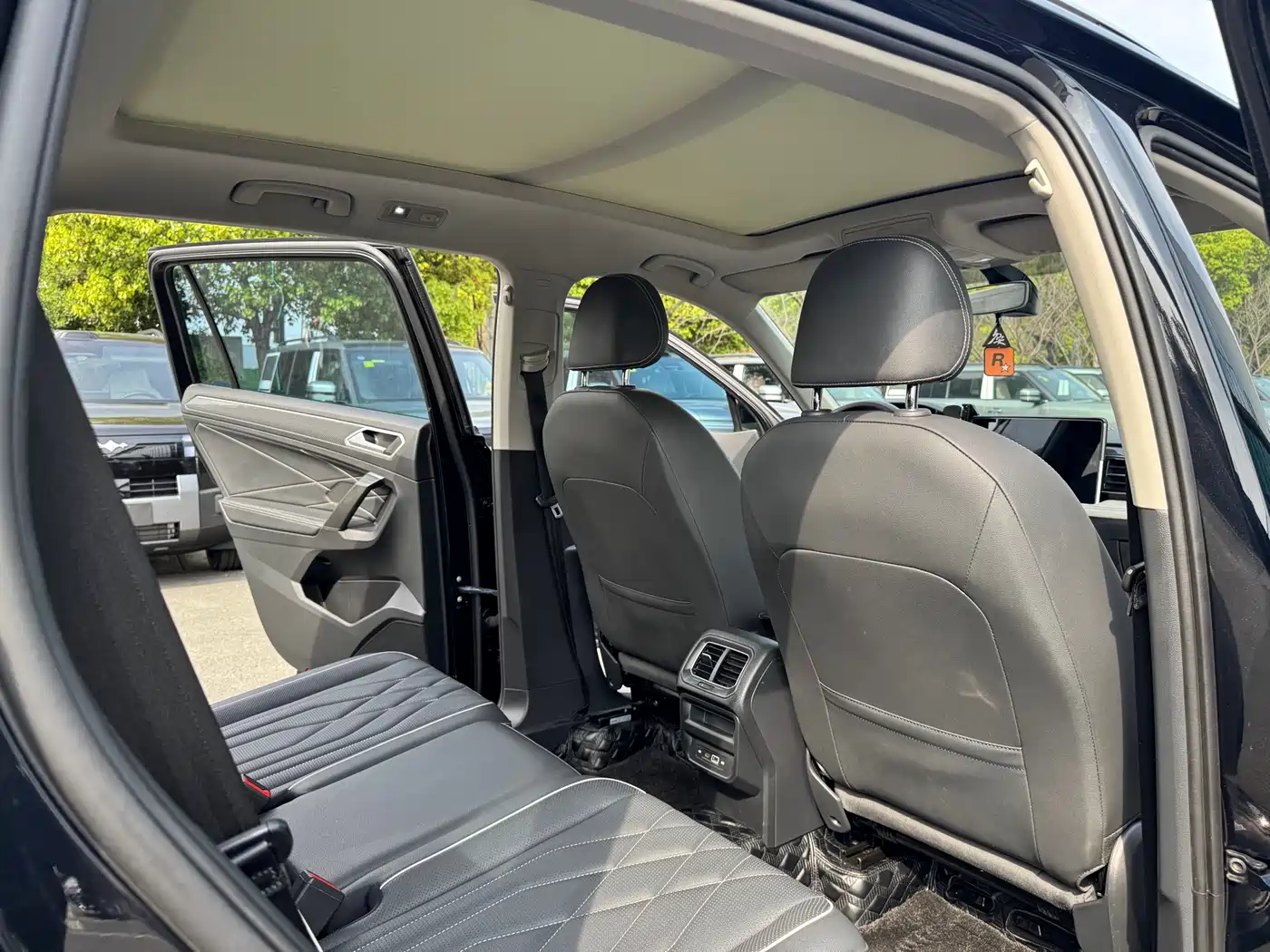 Volkswagen Tiguan L 2022 330TSI Auto 2WD R-Line Premium Edition фото 15