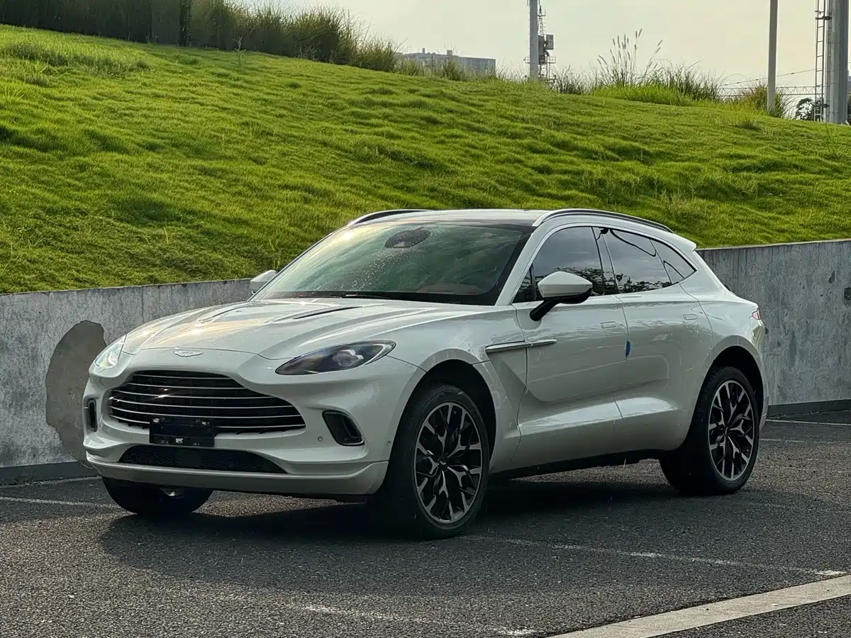 Фото 6 - Aston Martin DBX