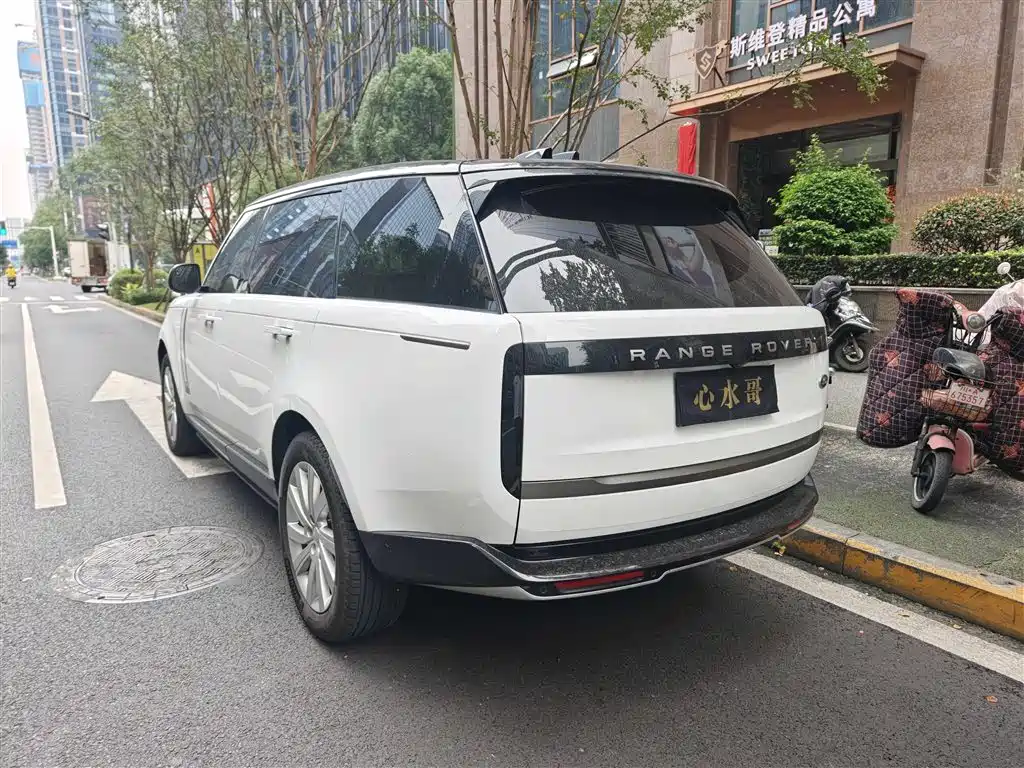 Photo 3 - Land Rover Range Rover