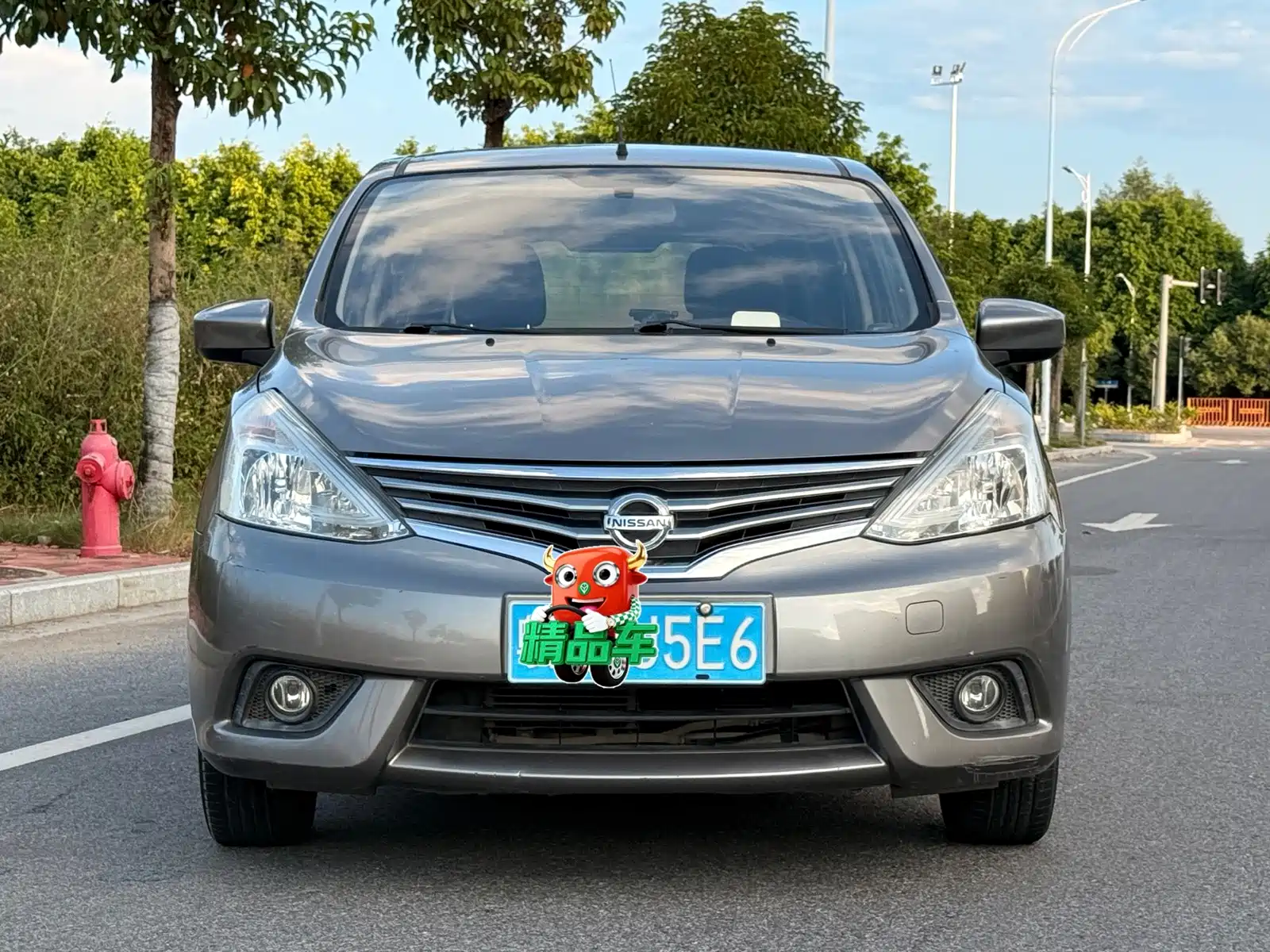Photo 2 - Nissan Livina