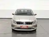 Photo 3 - Volkswagen Jetta