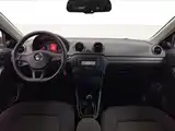 Photo 5 - Volkswagen Jetta