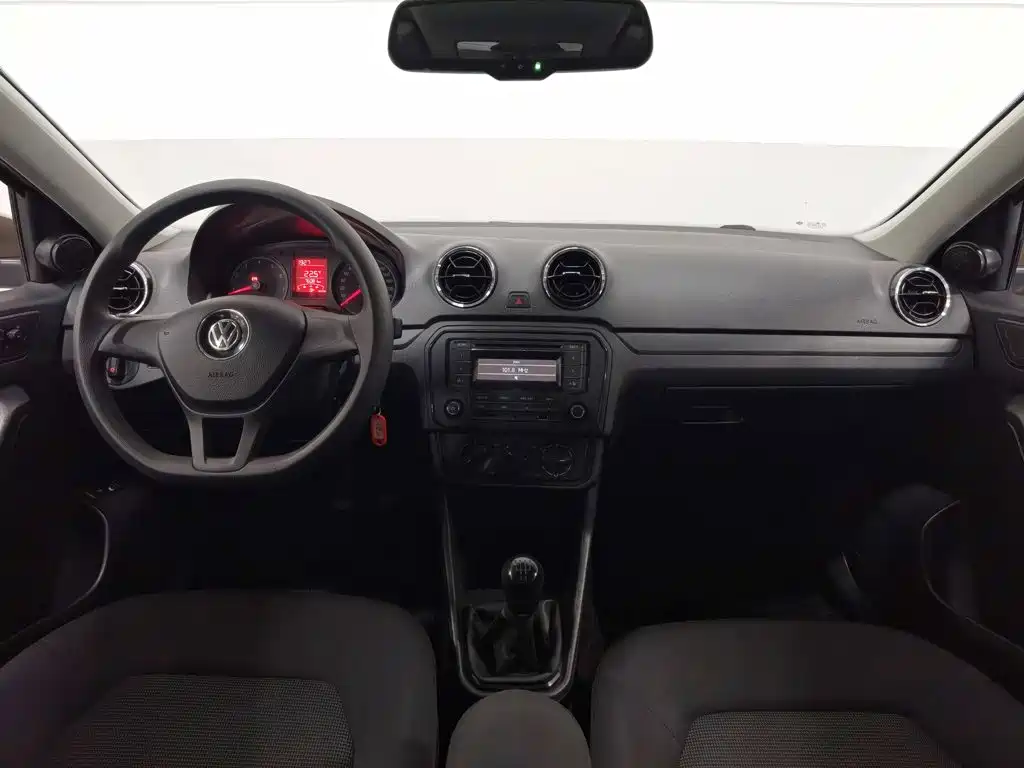 Photo 5 - Volkswagen Jetta