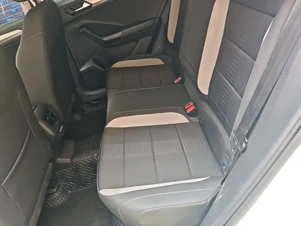 Фото 17 - Volkswagen T-ROC