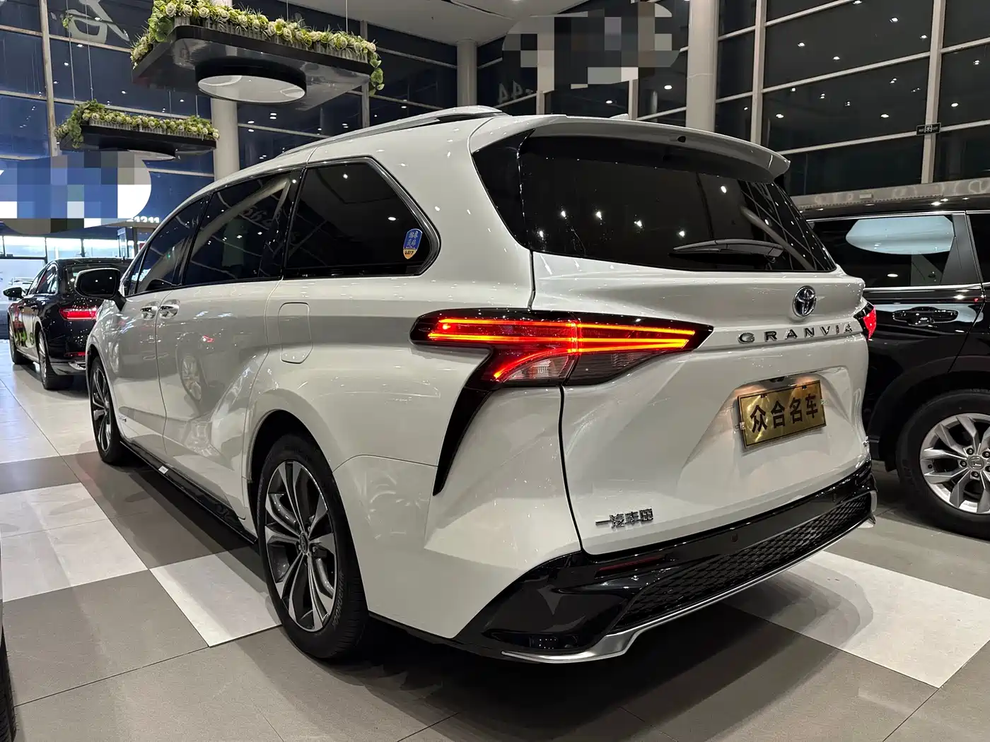 Toyota Granvia 2023 2022 Model Year 2.5L Hybrid Flagship Edition