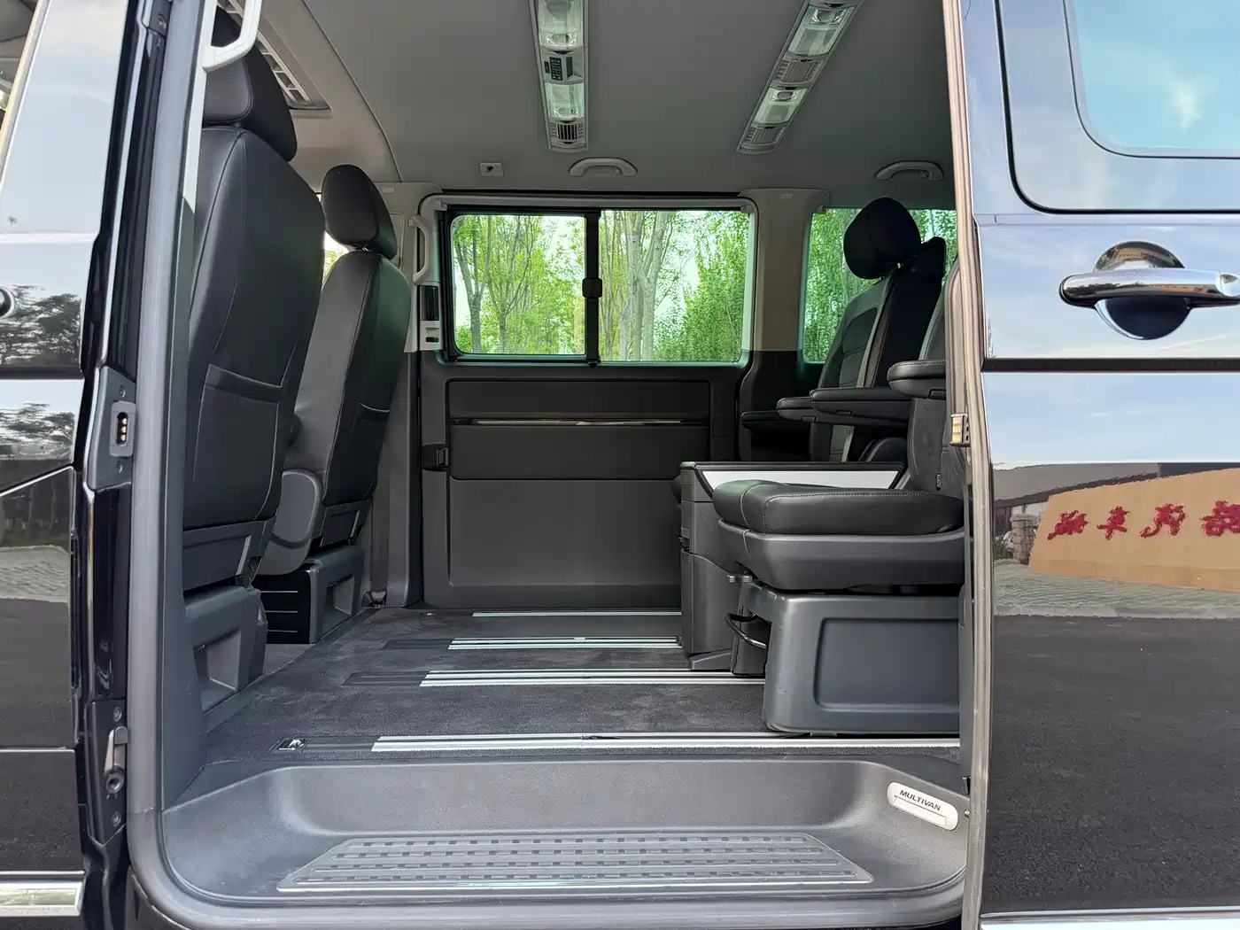 Volkswagen Multivan 2018 2.0TSI 4WD Premium Edition 7-Seater фото 15
