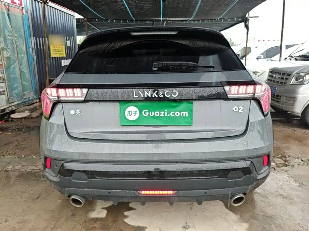 Фото 6 - Lynk & Co 02