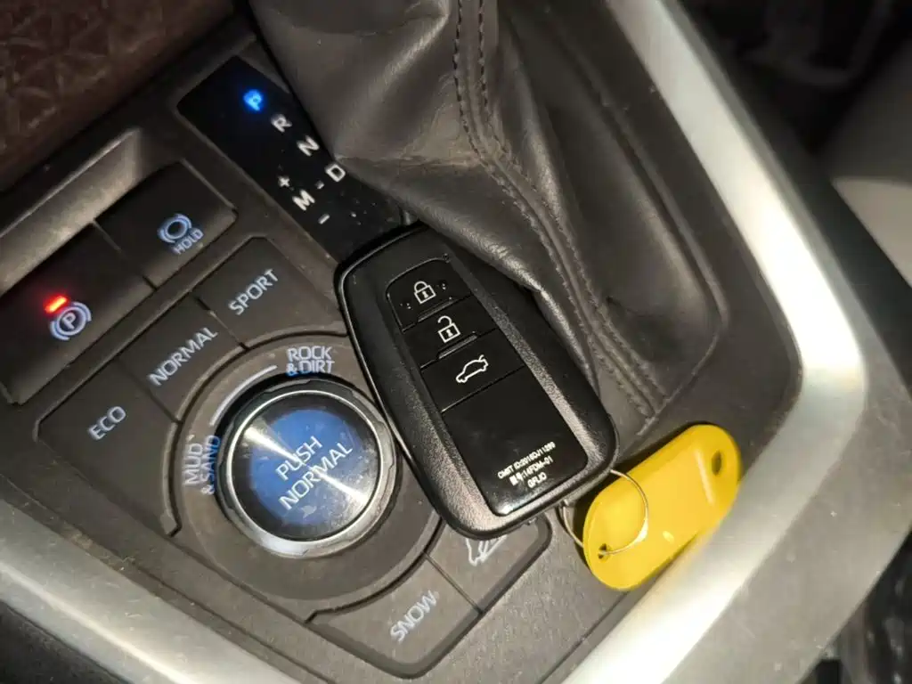 Фото 9 - Toyota RAV4