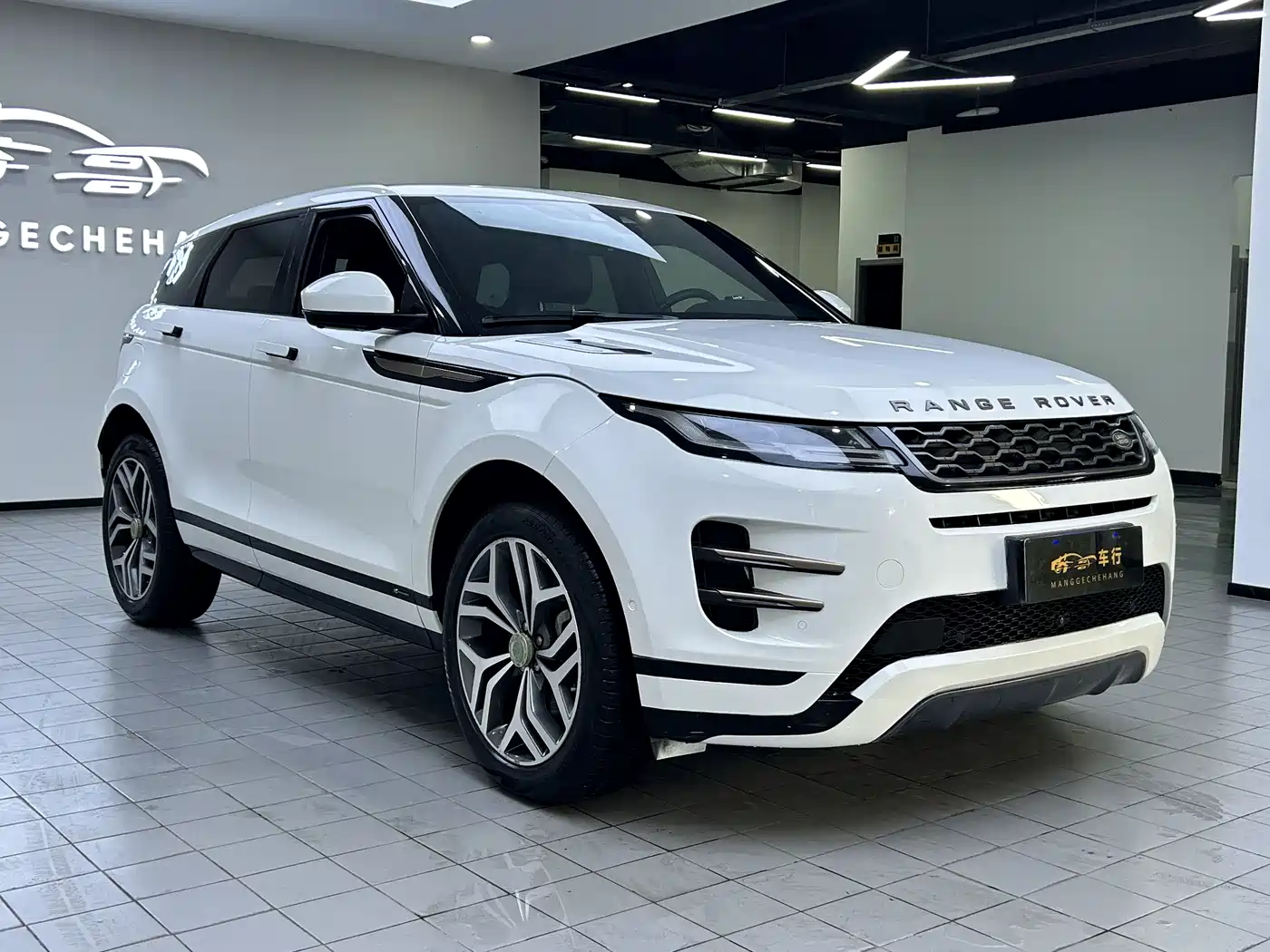 Land Rover Range Rover Evoque 2020 249PS R-DYNAMIC SE Sport Tech Edition фото 3