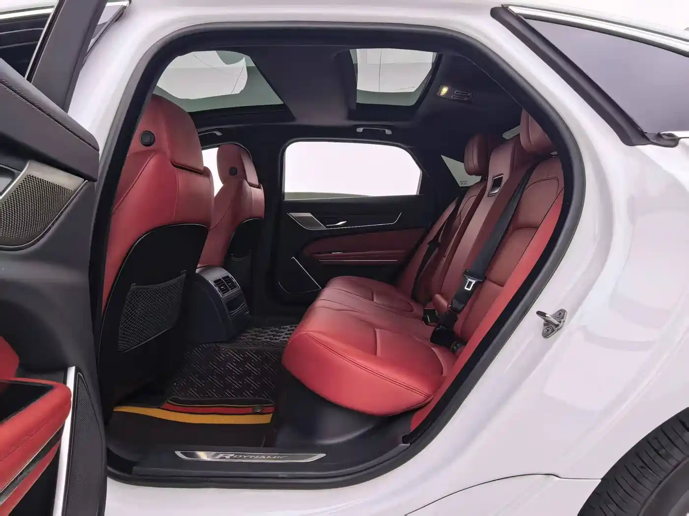 Photo 16 - Jaguar XFL