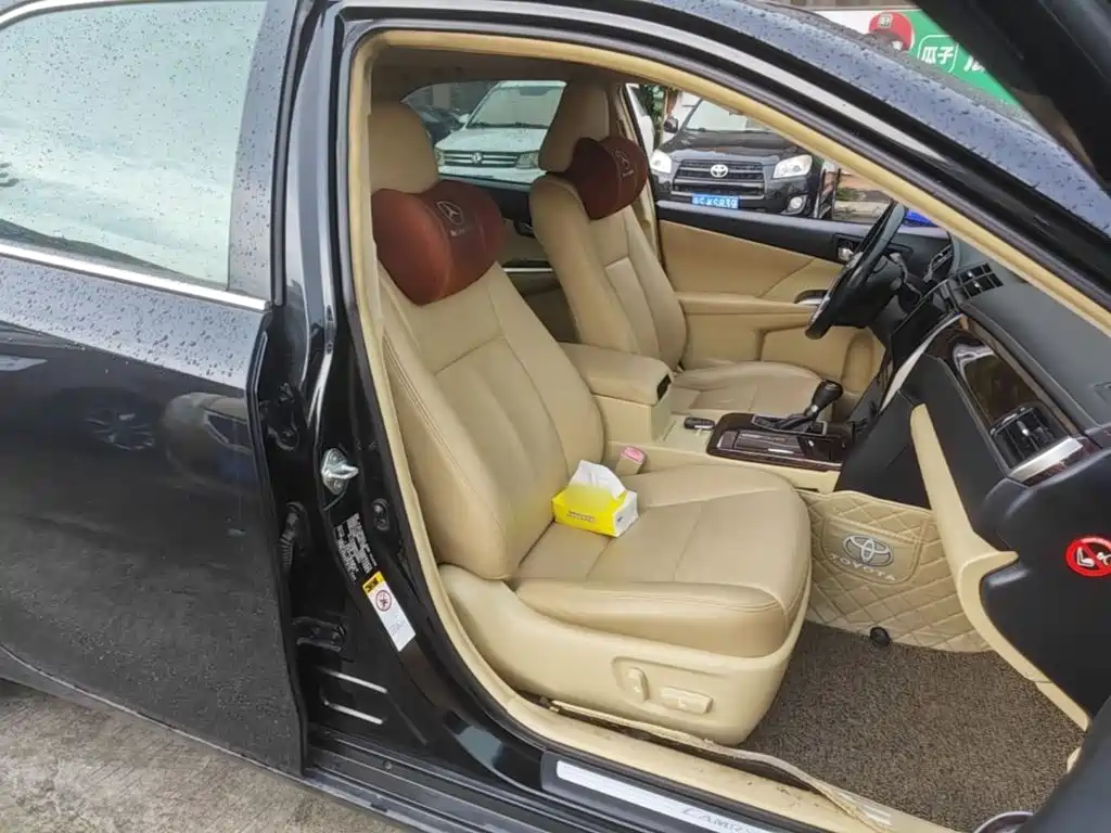 Фото 25 - Toyota Camry