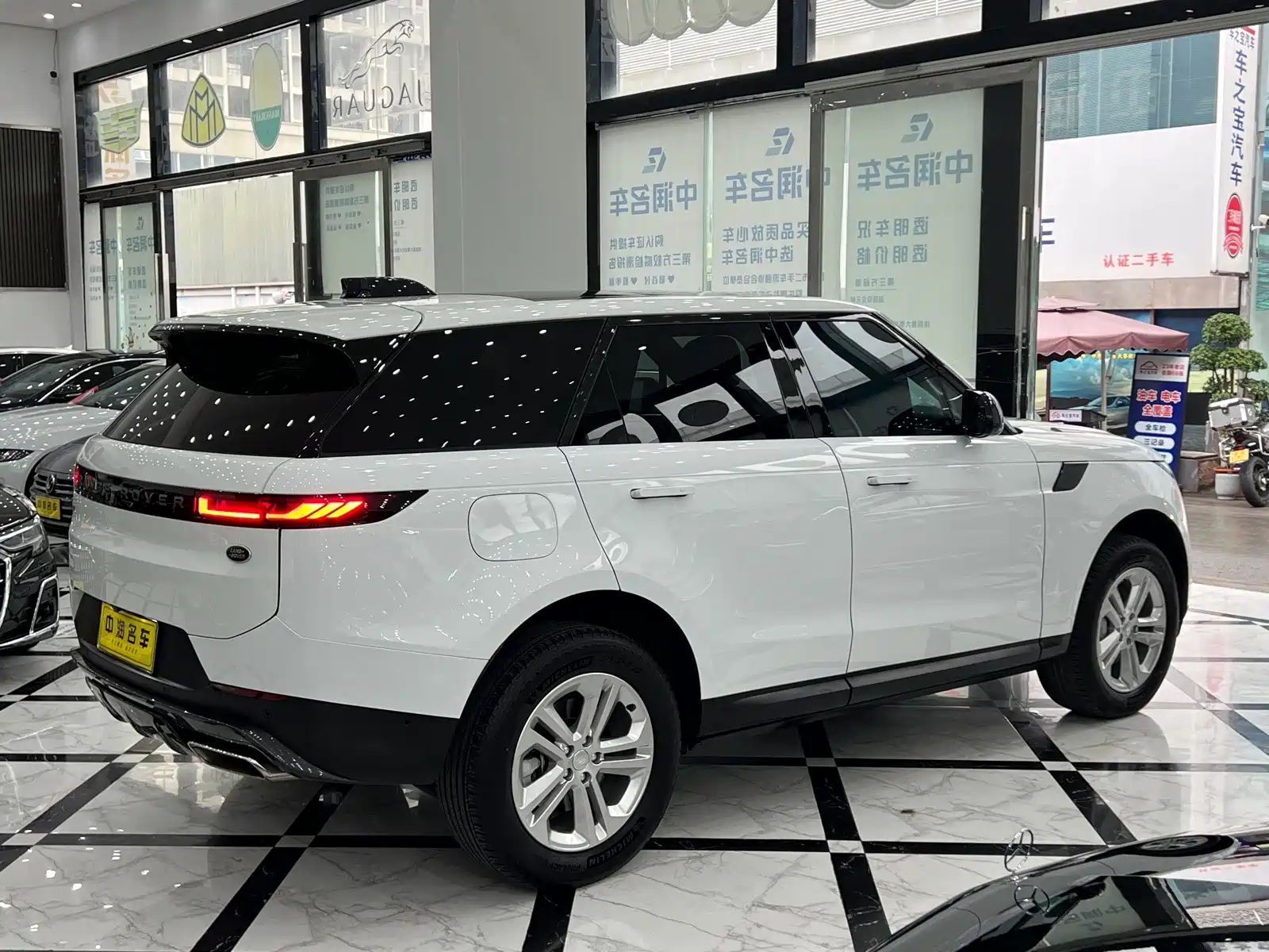 Photo 17 - Land Rover Range Rover Sport