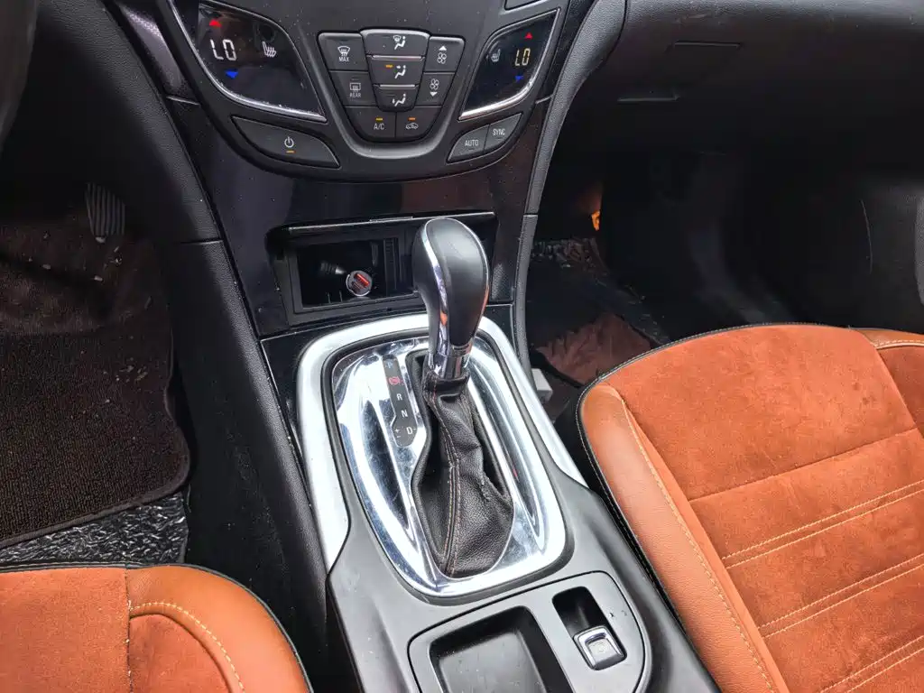 Photo 14 - Buick Regal
